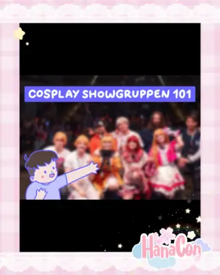 ✨ Workshop-Ankündigung: Hinter den Kulissen – Cosplay Showgruppen ✨
Du hast dich schon immer gefragt, was eigentlich hinter einer Cosplay Showgruppe steckt? (・_・?)
Dann ist dieser Workshop genau das Richtige für dich! 💖
Gemeinsam mit @smallbizcat werfen wir einen Blick hinter die Kulissen dieser besonderen Form von Laientheater, die seit den 2000er Jahren ein fester Bestandteil von Anime- und Manga-Conventions in Deutschland ist. ✨
Eine Showgruppe verbindet meist Schauspiel, Tanz und Showkampf - und das Besondere: Alles wird selbst entwickelt! Von der Story über das Skript bis hin zur Choreografie entsteht alles aus eigener Kreativität. (๑•̀ㅂ•́)و✧
In diesem Workshop erfährst du:
✨ wie eine Showgruppe entsteht
✨ was backstage wirklich passiert
✨ und wie du selbst Teil einer Showgruppe werden kannst
📅 Sonntag | 10:30 – 11:50 Uhr
Kommt vorbei und entdeckt die Welt hinter der Bühne! (≧◡≦) ♡
#hanacon2026 #hannover #workshops #showgruppen